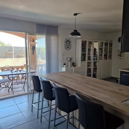 Location Magnifique Provencale Familiale Piscine 6 Chambres, Ideal Pour Enfants, Proche Mer,entre Nimes Et Montpellier ヴィラ