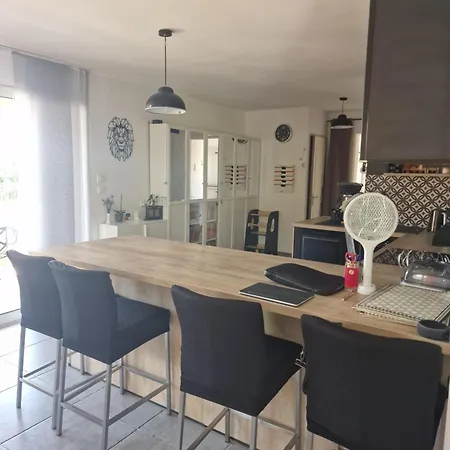 Location Magnifique Provencale Familiale Piscine 6 Chambres, Ideal Pour Enfants, Proche Mer,entre Nimes Et Montpellier ヴィラ